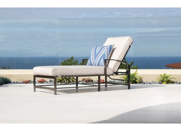 La Jolla Aluminum Chaise With Cushions In Canvas Flax With Self Welt