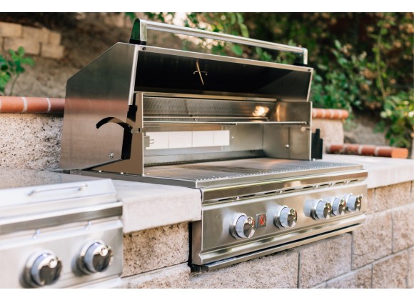 Summerset Grills TRL Series 32" - Lifestyle