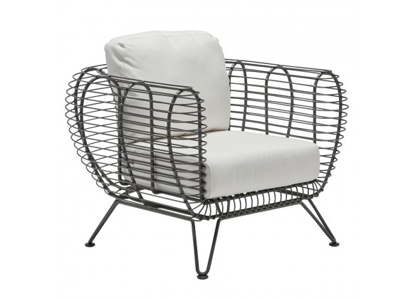 Woodard Latitude Lounge Chair - Angled and Zoomed