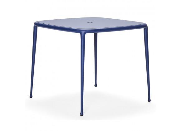 Woodard Windsor Dining Table - Angled