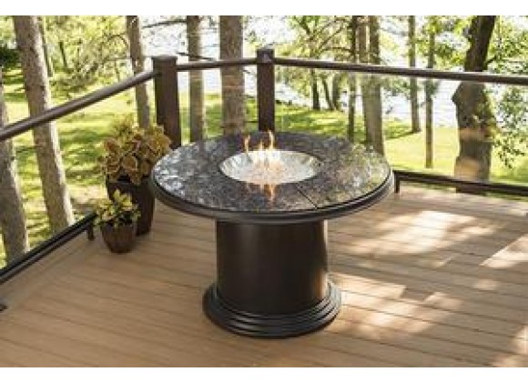 Outdoor Greatroom Company Grand Colonial Dining Fire Pit Table - Lifestyle