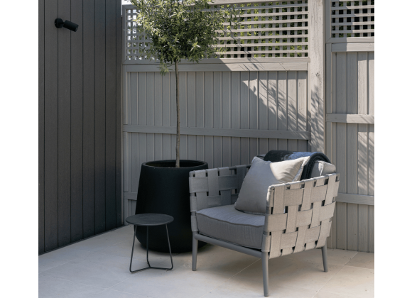 Cane-Line Conic Lounge Chair Incl. Light Grey AirTouch Cushion Set Front