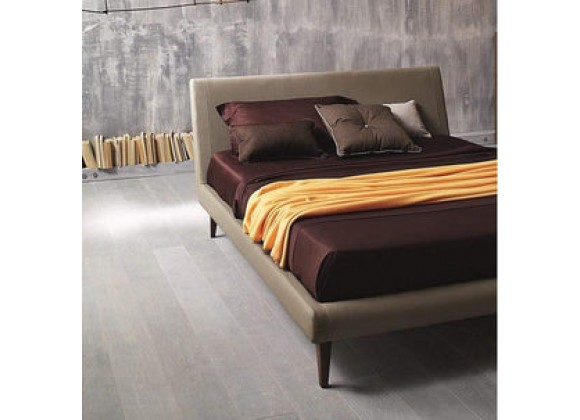 J&M Furniture Metropolitan King & Queen Size Bed