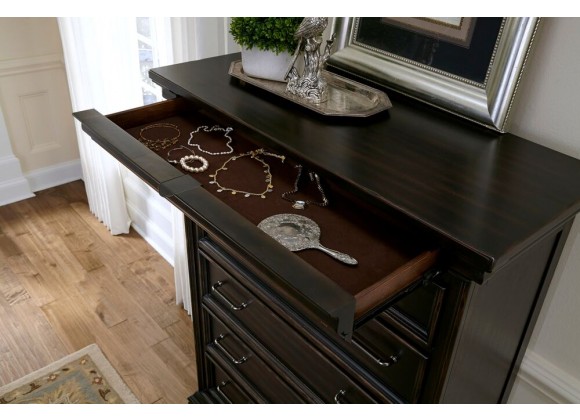 Pulaski Furniture Caldwell 6 Drawer Chest Top