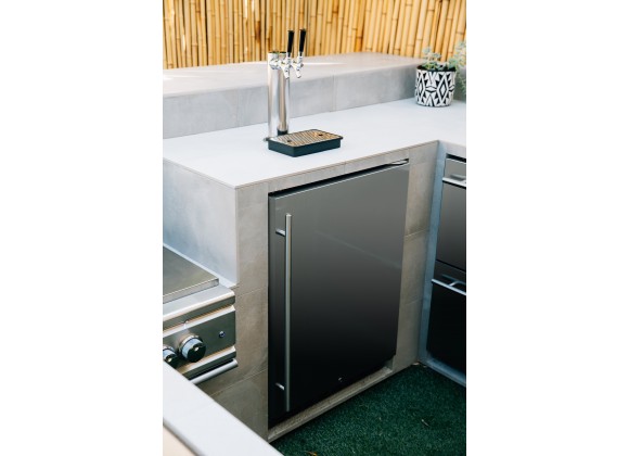  Summerset Grills 6.6c Deluxe Outdoor Rated Double Tap Kegerator - Lifestyle