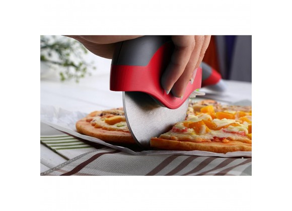 WPPO Ovens Pizza Cutter With Removable Safety Shield - Lifestyle