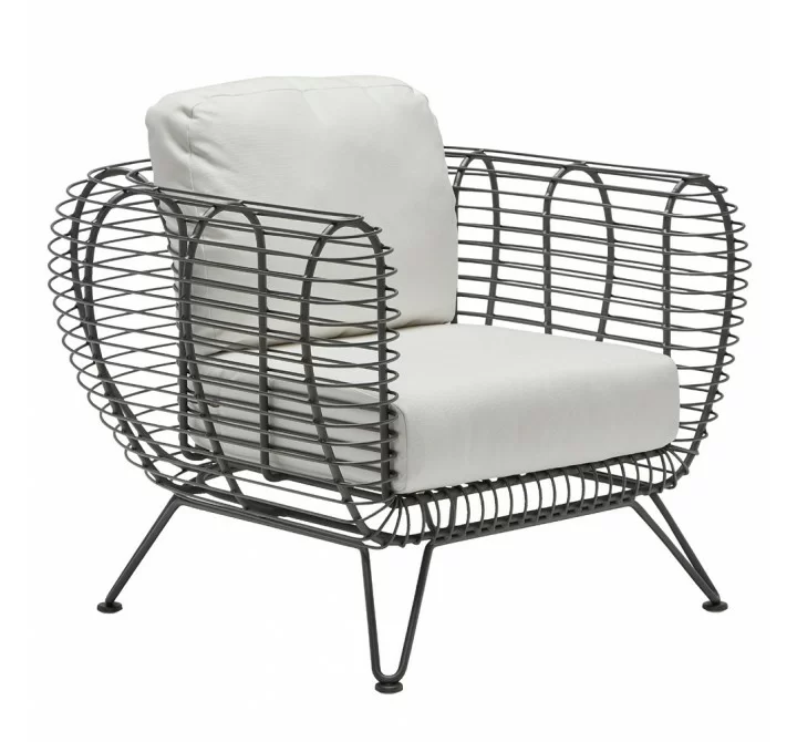 Woodard Latitude Lounge Chair - Angled and Zoomed