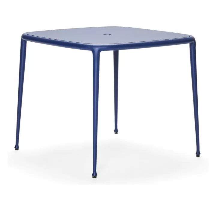 Woodard Windsor Dining Table - Angled