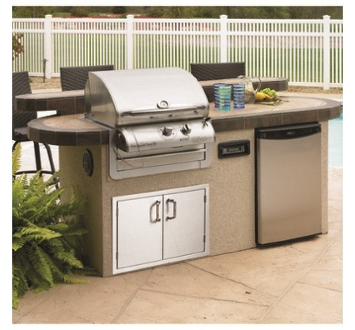Outdoor Greatroom Company St. Martin Outdoor Kitchen - Lifestyle