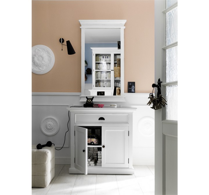 Nova Solo Portrait Mirror - Lifestyle