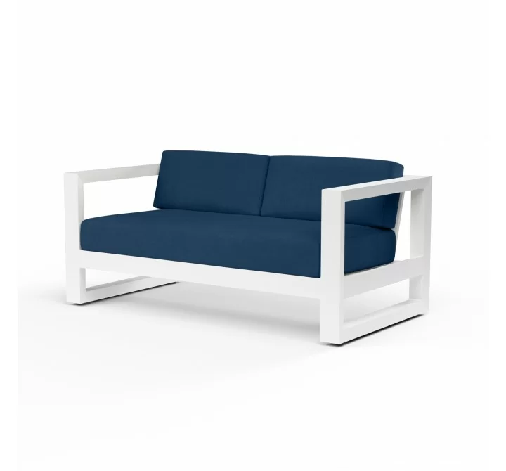 Newport Loveseat in Spectrum Indigo, No Welt - Front Side Angle