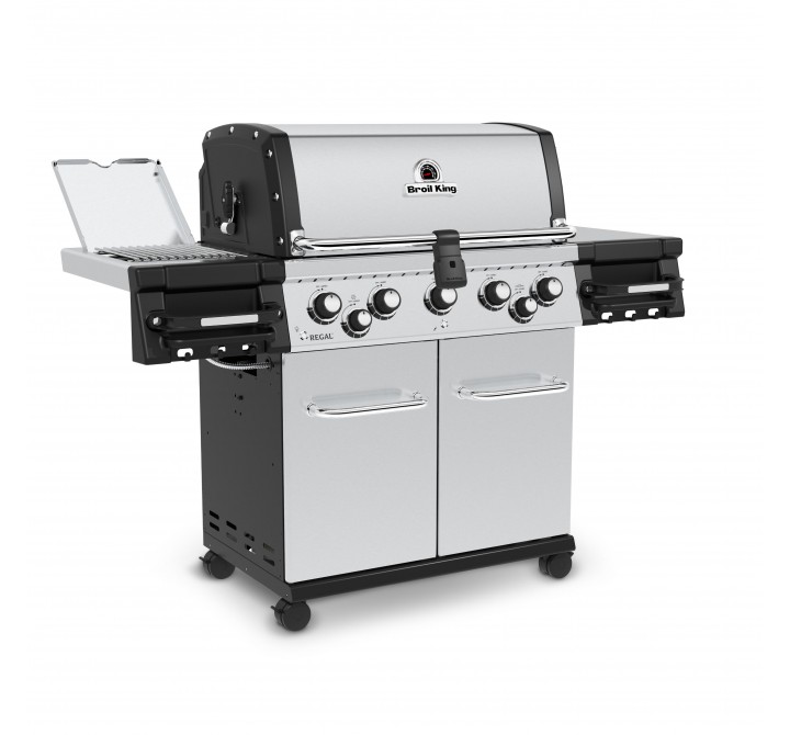 Broil King Regal S 590 Pro IR - NG/LP - Closed and Angled