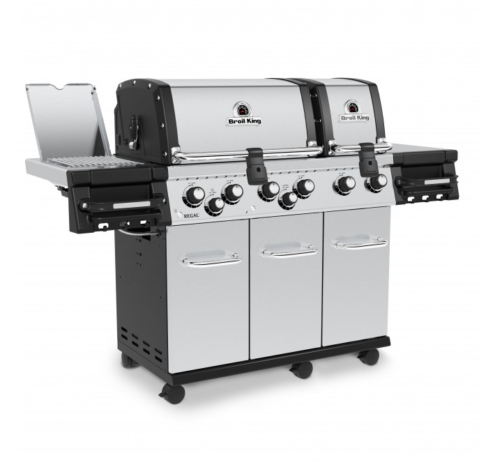 Broil King Regal S 690 Pro IR - NG/LP - Close and Angled