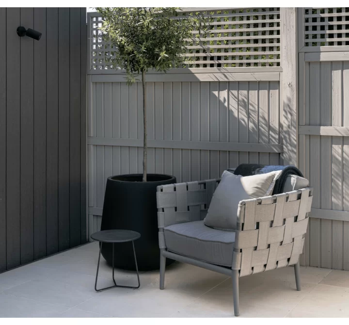 Cane-Line Conic Lounge Chair Incl. Light Grey AirTouch Cushion Set Front