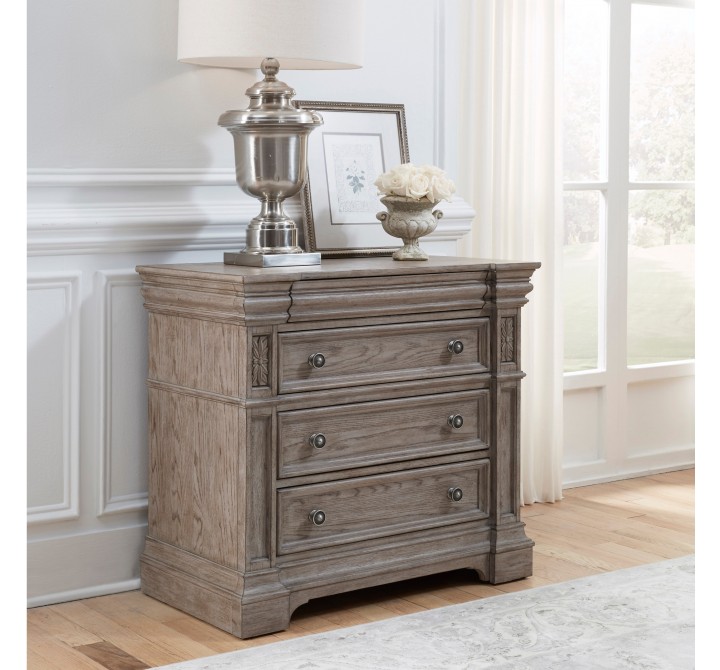 Pulaski Furniture Kingsbury 4 Drawer Bachelor's Chest 