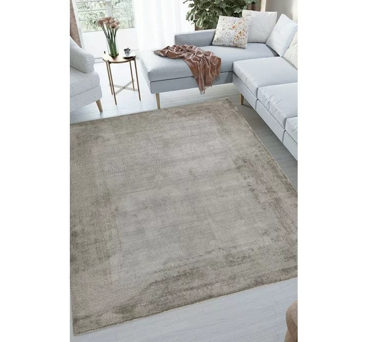 Whiteline Modern Living Kelly Decorative Acrylic and Viscon Rug - Lifestyle