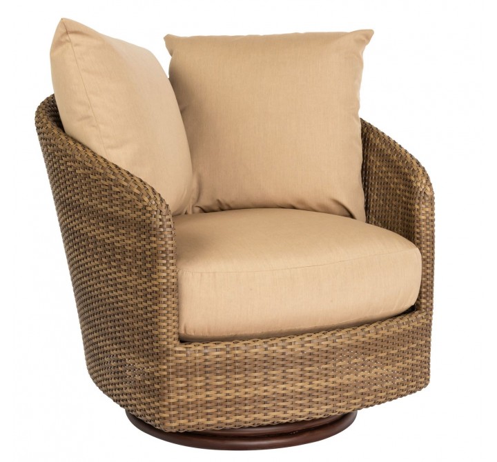 Woodard Saddleback Swivel Bucket Lounge Chair in Mocha