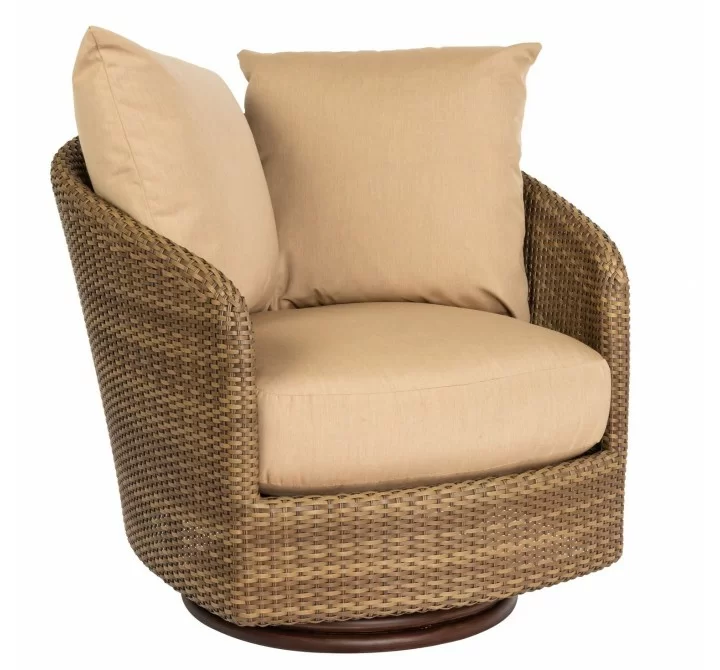 Woodard Saddleback Swivel Bucket Lounge Chair in Mocha