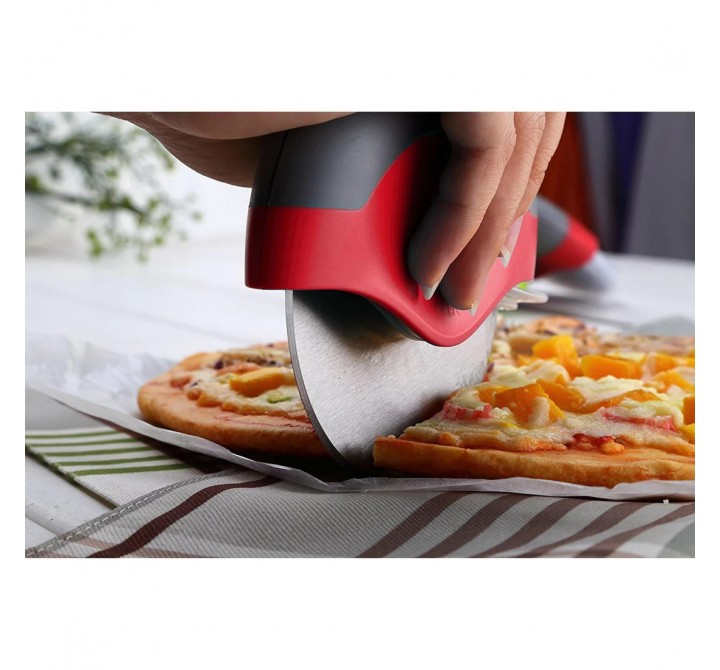WPPO Ovens Pizza Cutter With Removable Safety Shield - Lifestyle