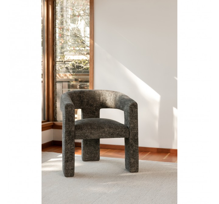 Moe's Home Collection Elo Chair in Black - Lifestyle
