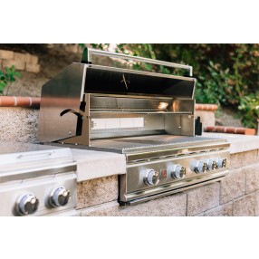 Summerset Grills TRL Series 32" - Lifestyle