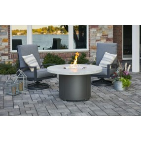 Outdoor Greatroom Company Beacon Chat Fire Table White Onyx Top 20" Burner - Lifestyle