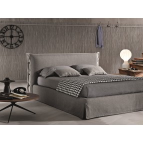 J&M Furniture Giselle Platform Storage Bed