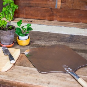 WPPO Ovens Traditional Aluminum Long Handle Pizza Peel 16"W x 40"L - Lifestyle