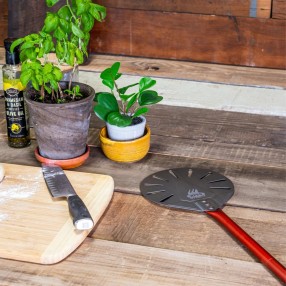 WPPO Ovens 7" Round Turning Pizza Peel With Break Down Handle - Lifestyle