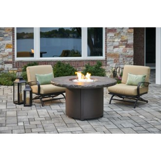 Outdoor Greatroom Company Beacon Chat Fire Table Marbleized Noch Top 20" Burner - Lifestyle