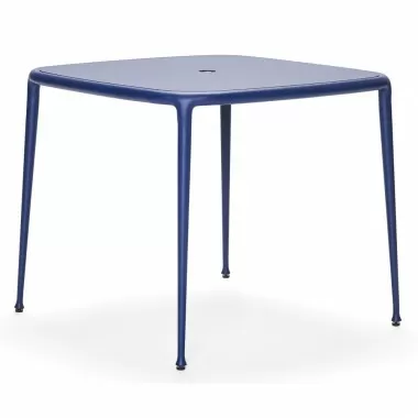 Woodard Windsor Dining Table - Angled