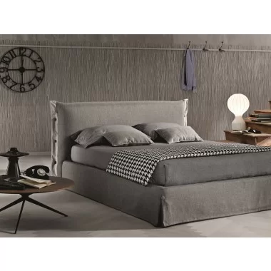 J&M Furniture Giselle Platform Storage Bed