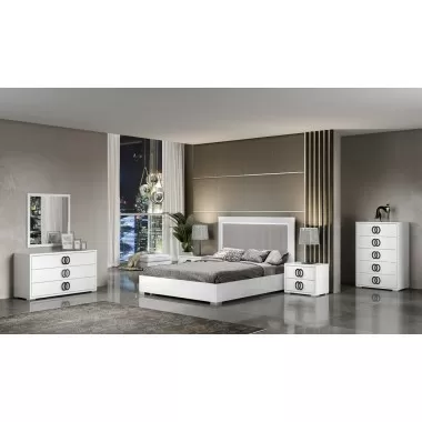 J&M Furniture Luxuria King & Queen Size Bed
