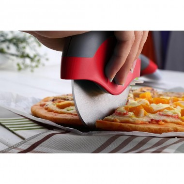 WPPO Ovens Pizza Cutter With Removable Safety Shield - Lifestyle