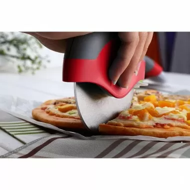 WPPO Ovens Pizza Cutter With Removable Safety Shield - Lifestyle